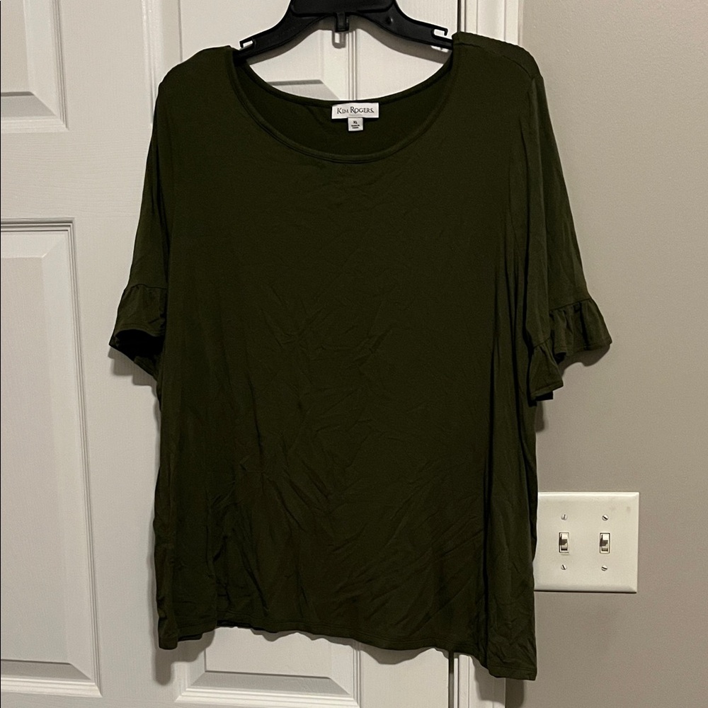 Kim Rogers Green Shirt Sleeve Top